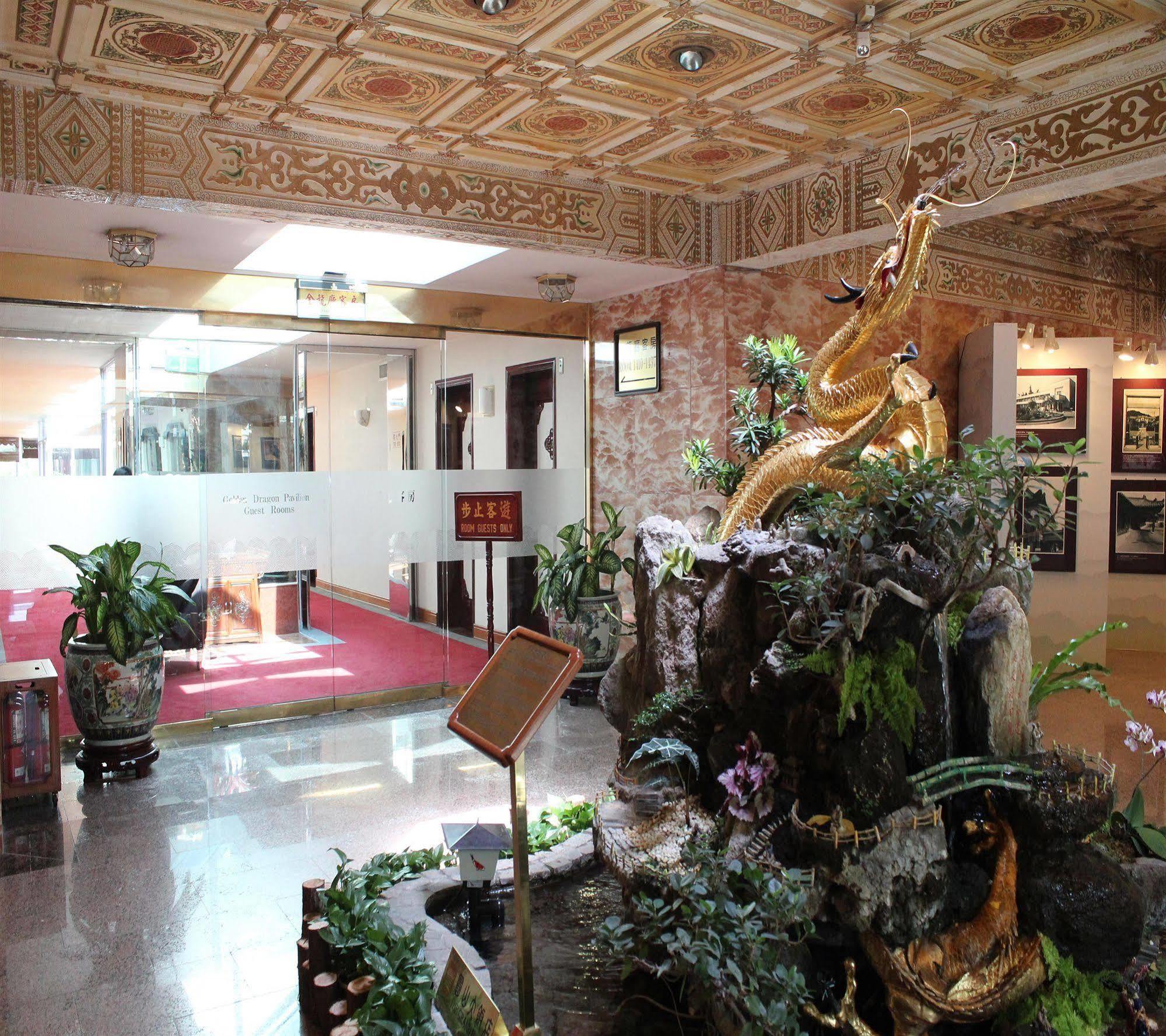 The Grand Khách sạn 5*
