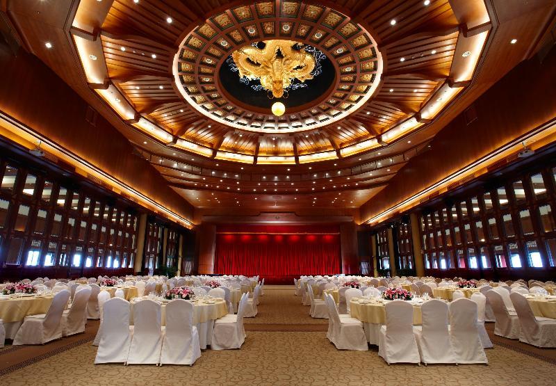 Khách sạn The Grand
